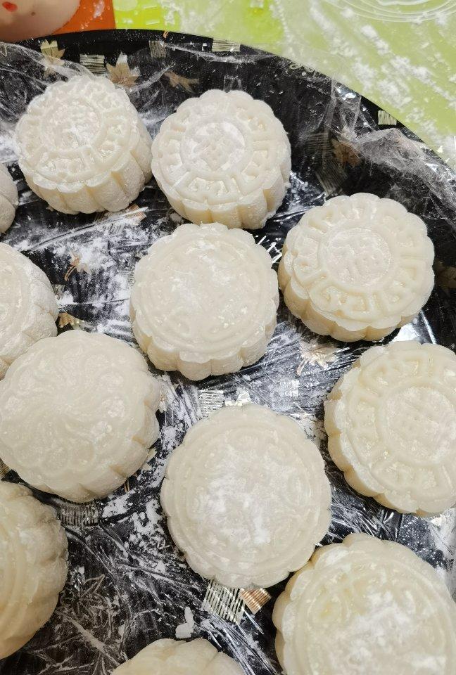 榴莲软心冰皮月饼  （榴莲芝士与纯榴莲肉）