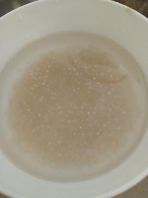 【简单版】牛奶西米露紫薯圆糖水的做法 步骤1