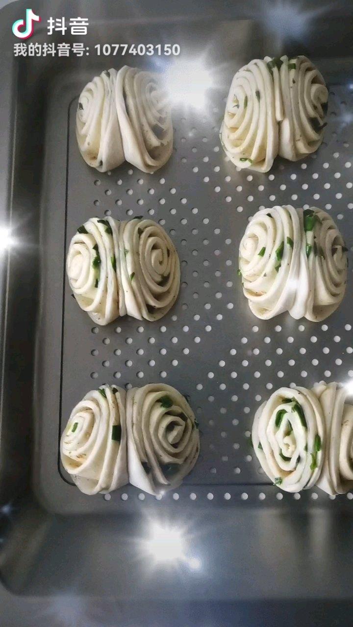🌺椒盐葱香花卷🌺（操作简单，好吃又好看）