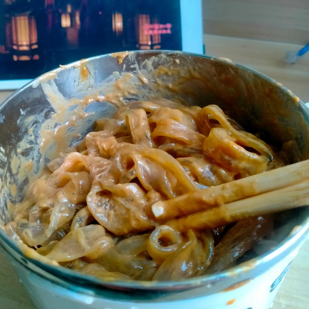 麻酱流汁宽粉