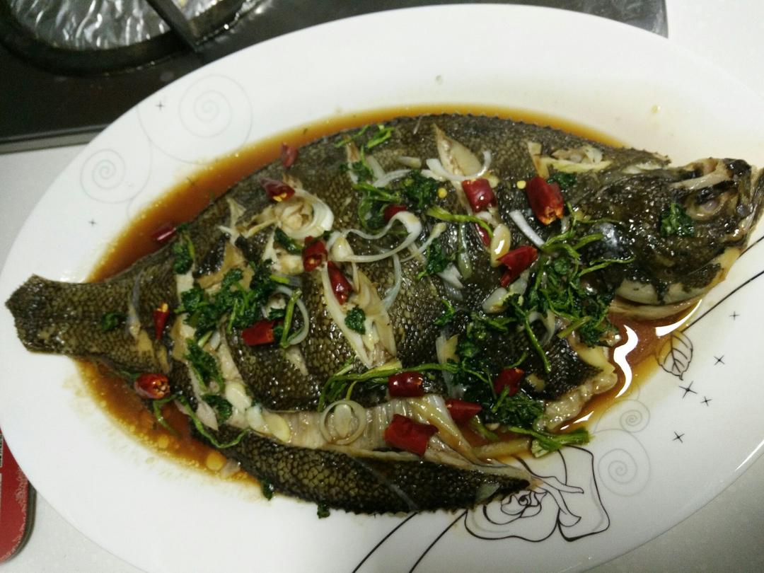 榆钱儿果果做的清蒸偏口鱼