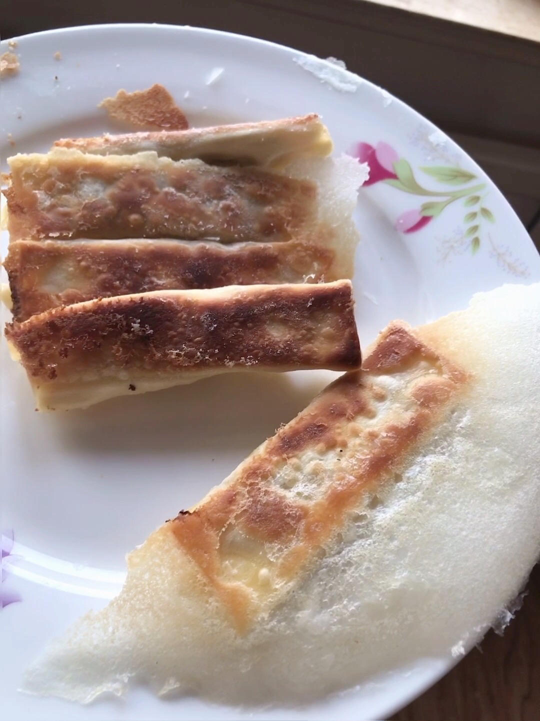 薄如蝉翼的手擀馄饨皮