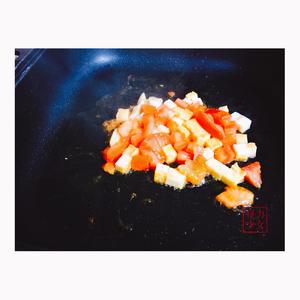 番茄鸡蛋鱼豆腐乌冬的做法 步骤5