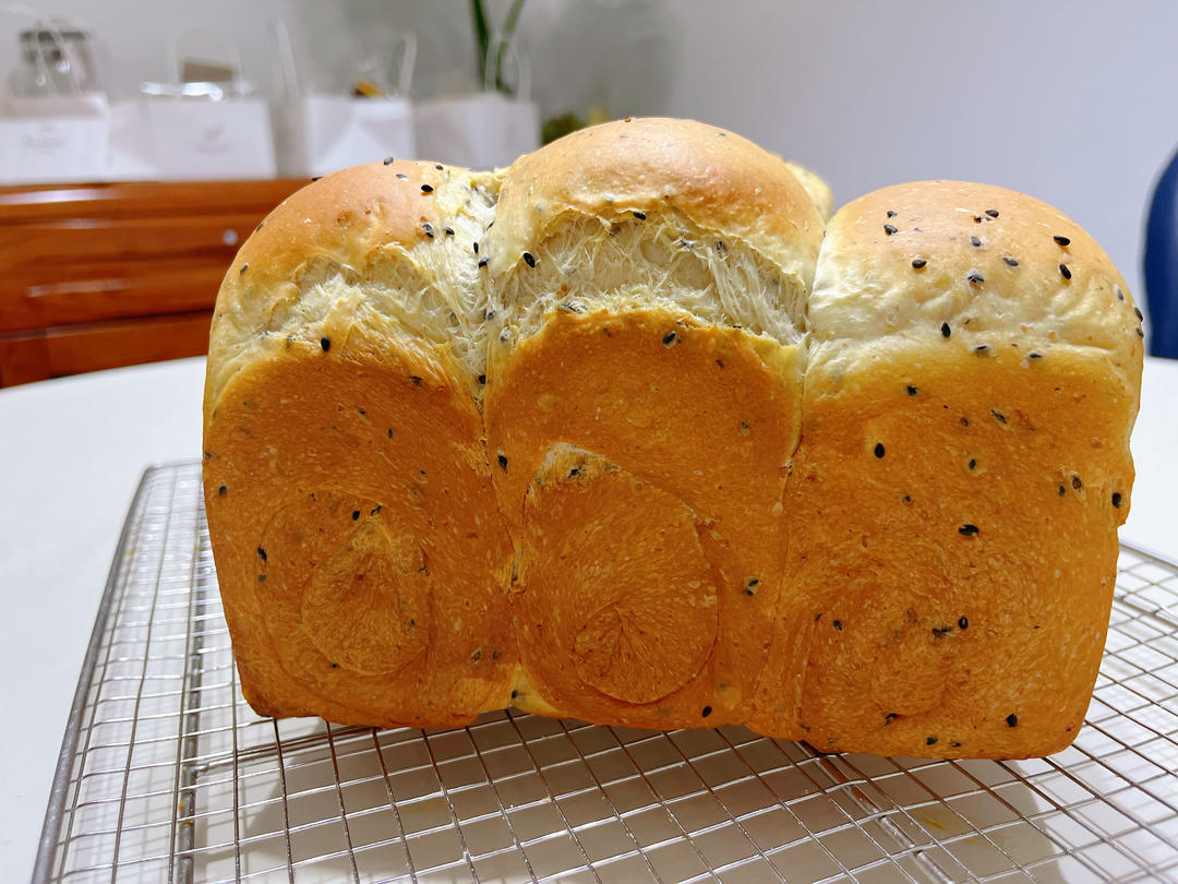 ✔️越嚼越香de黑芝麻咸吐司