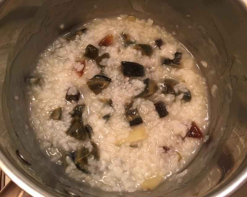 皮蛋粥 （秘方！好吃到任性！）
