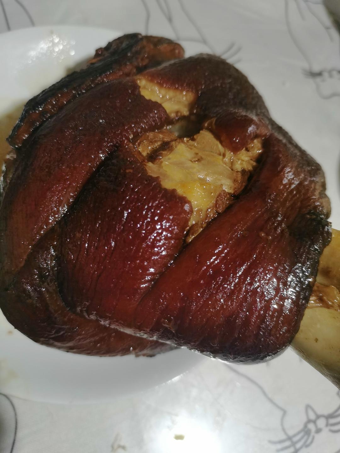 秘制酱肘子
