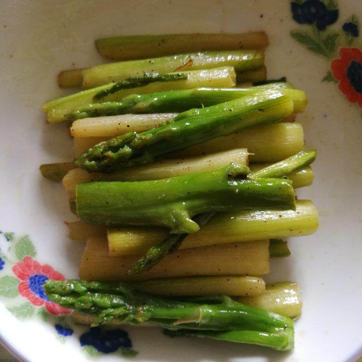 黑胡椒煎芦笋（新手水焯版）——牛排搭档