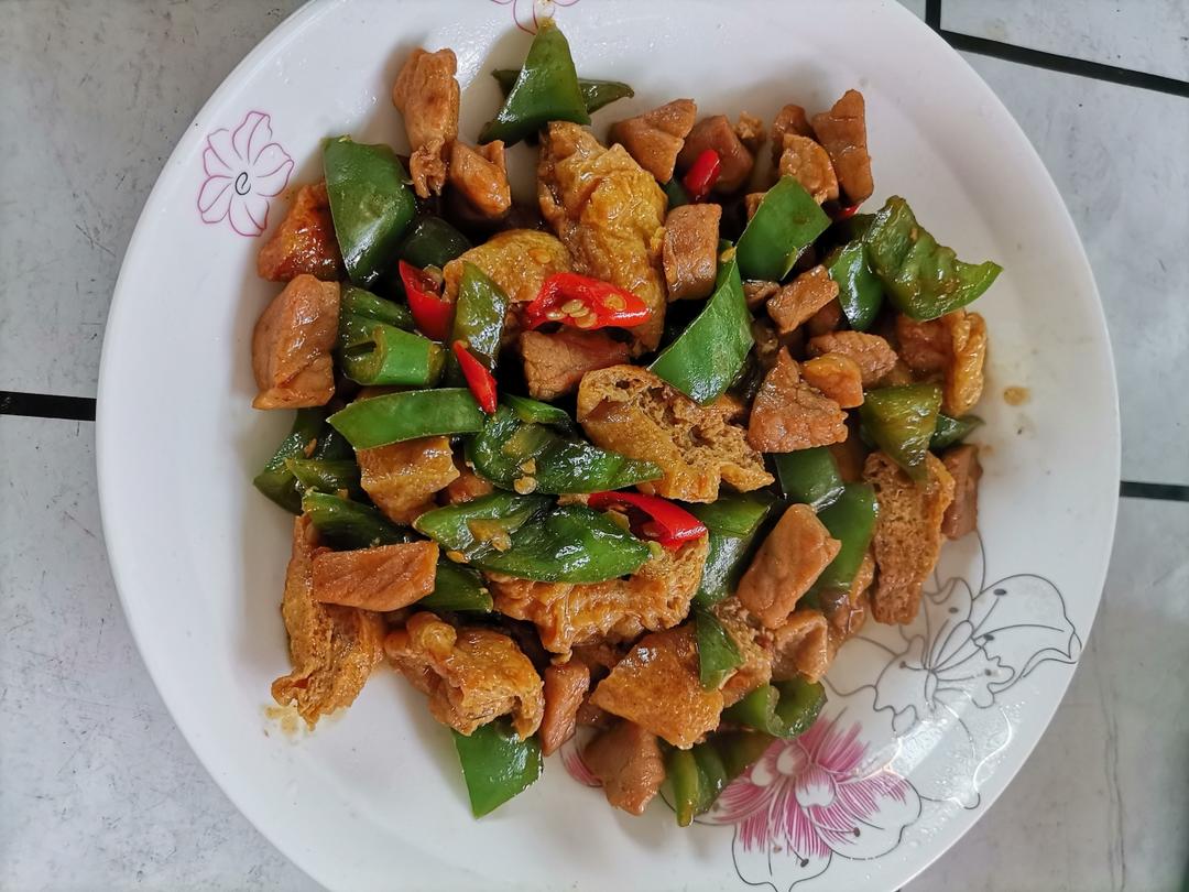 吃一大盒031｜家常油豆腐炒肉