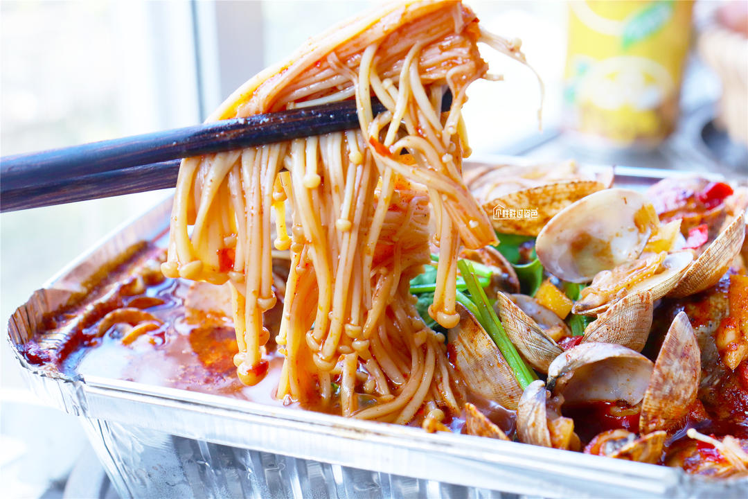 夜市上的锡纸花甲为什么特好吃?料汁制作是关键的做法