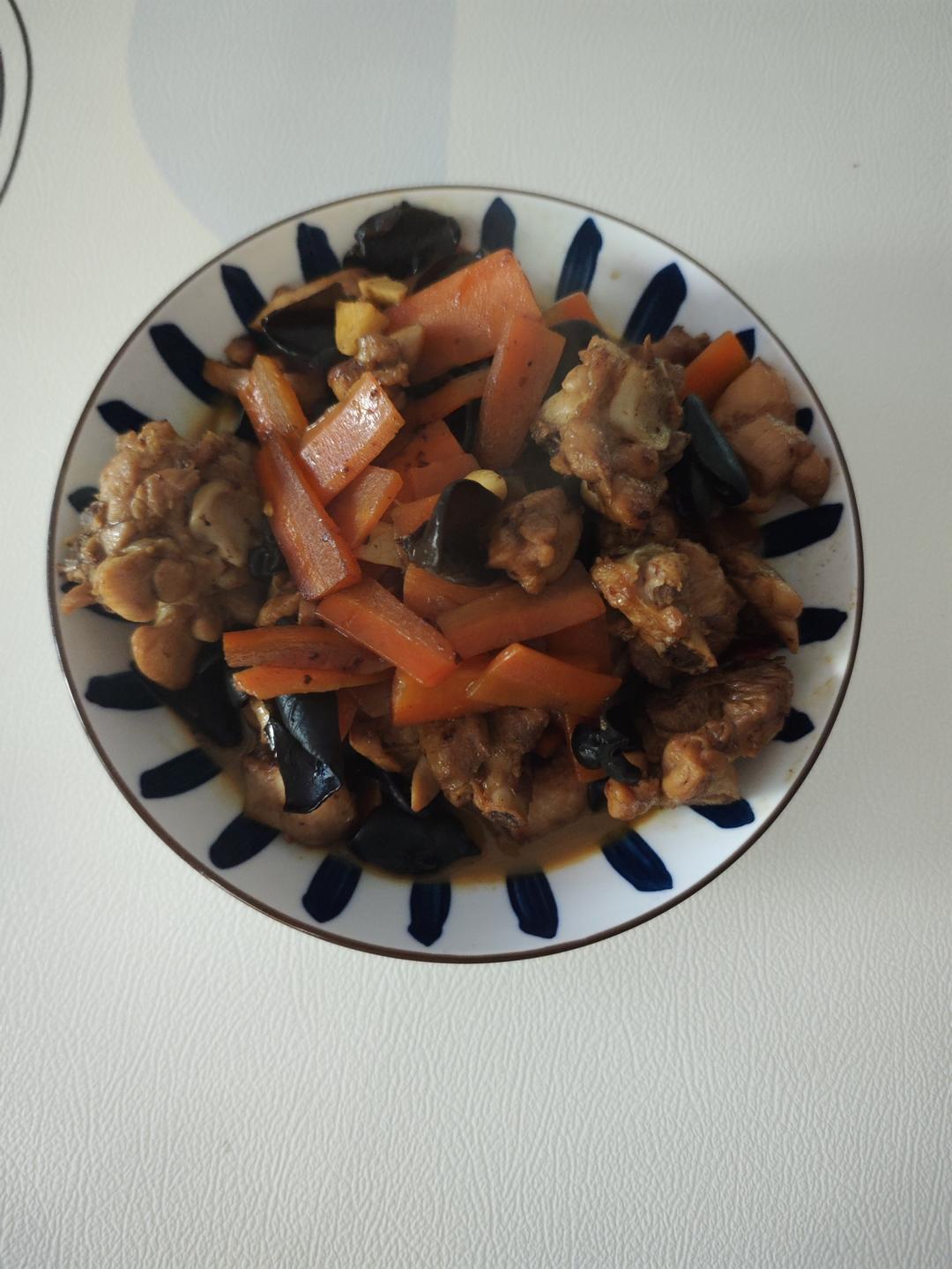 胡萝卜炒鸡腿肉