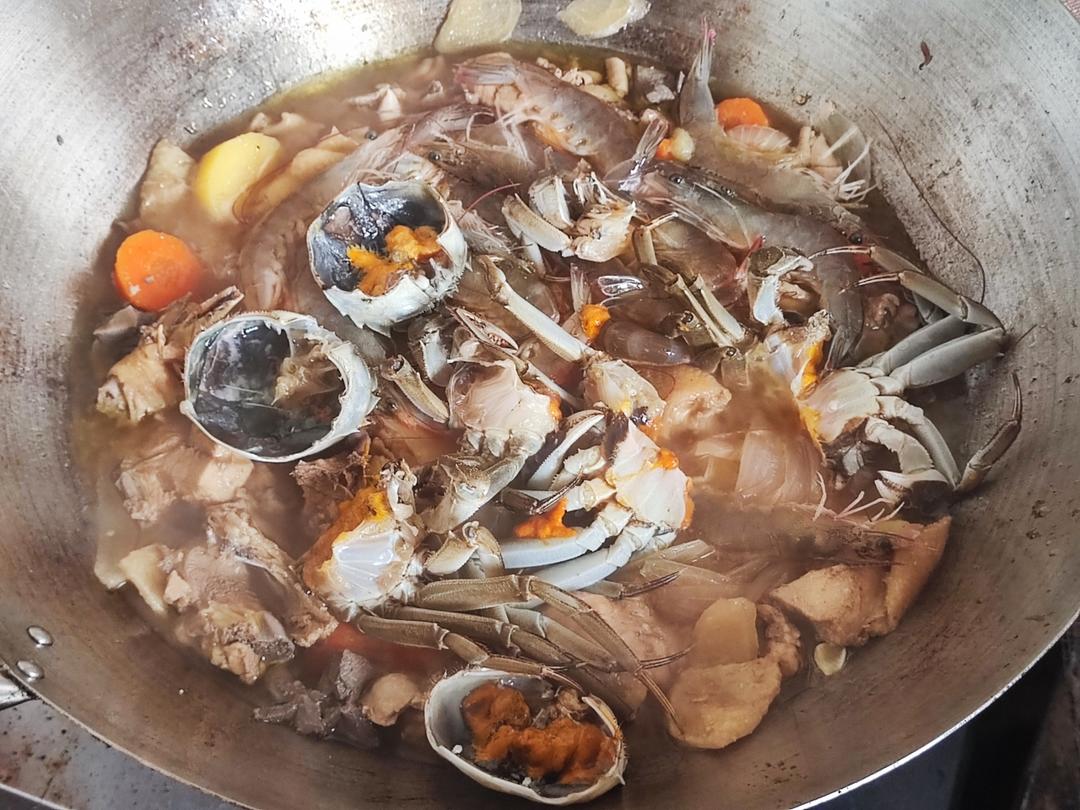 虾蟹鸡煲