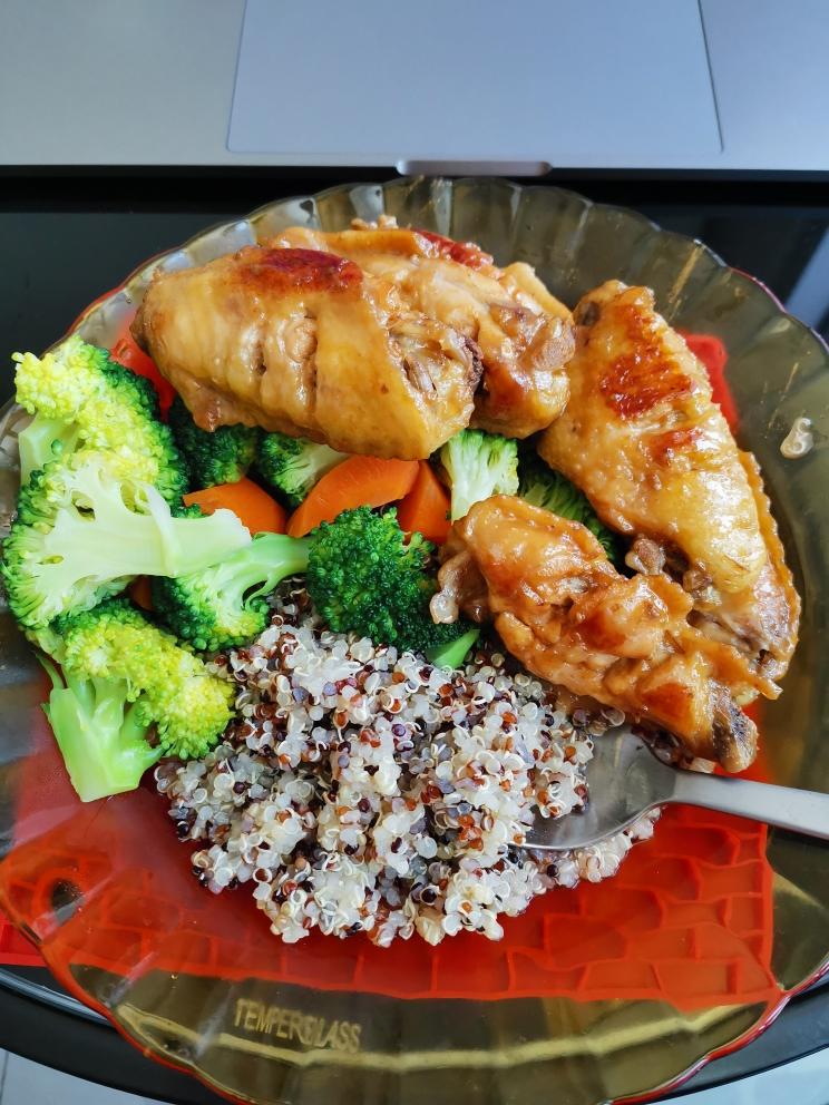 鸡翅西兰花藜麦饭