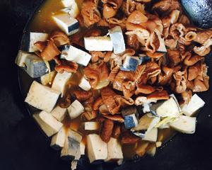 肥肠臭豆腐煲的做法 步骤3