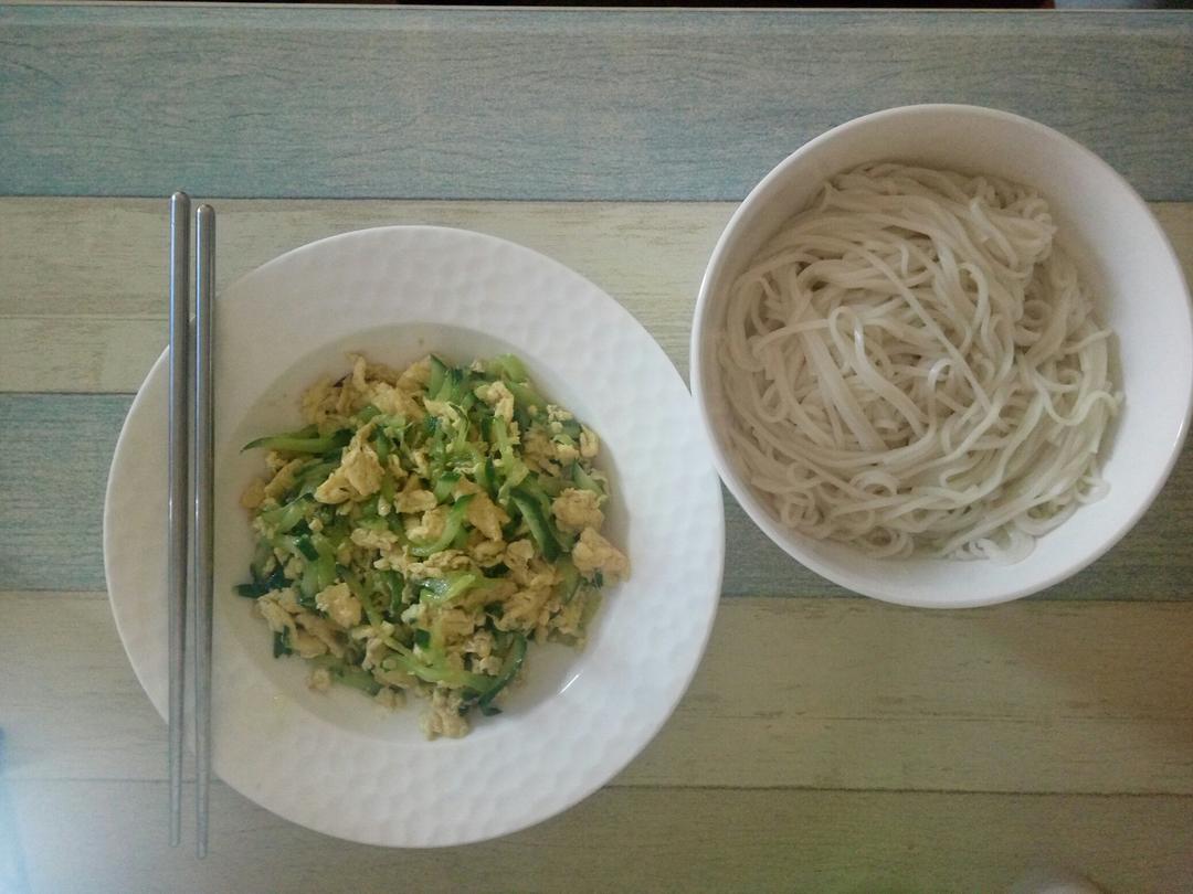 黄瓜鸡蛋面