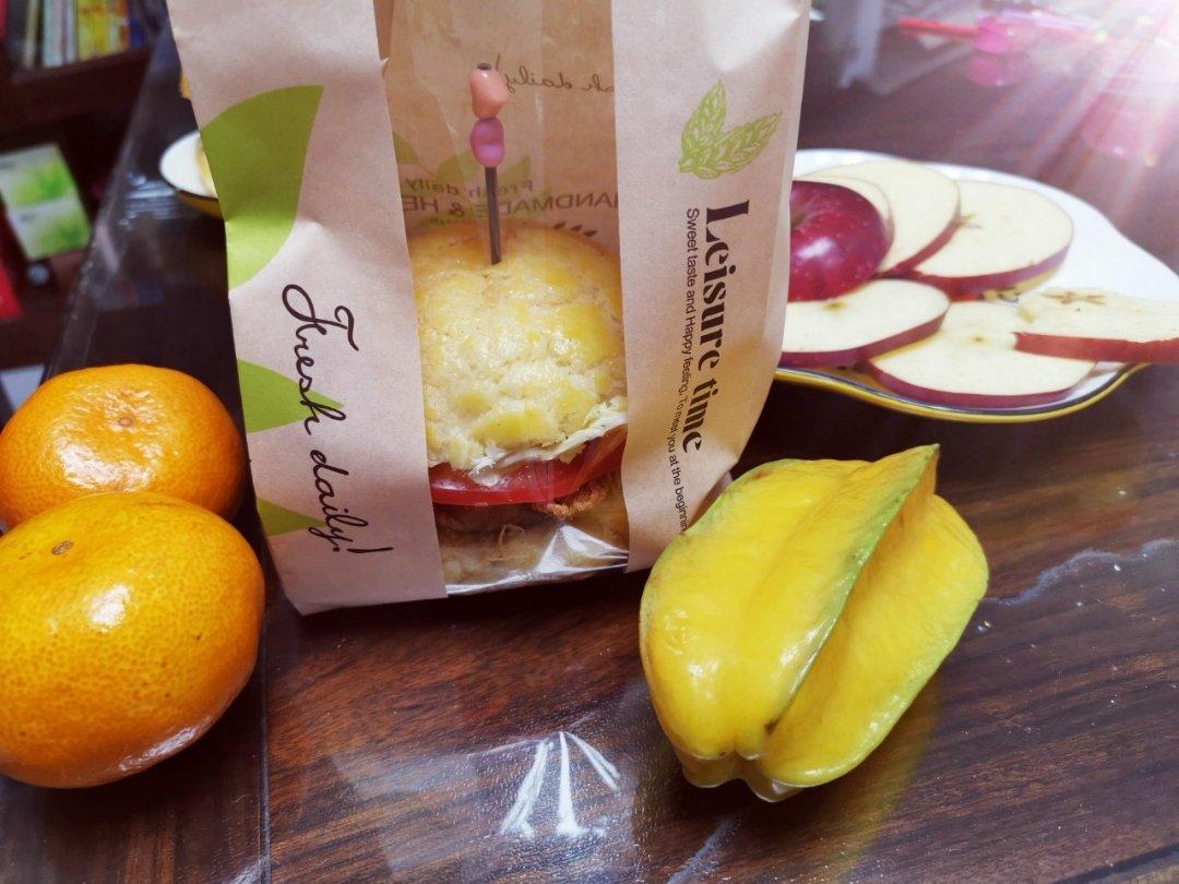 好吃到炸裂的港式菠萝包（附带制作酥皮的小视频）