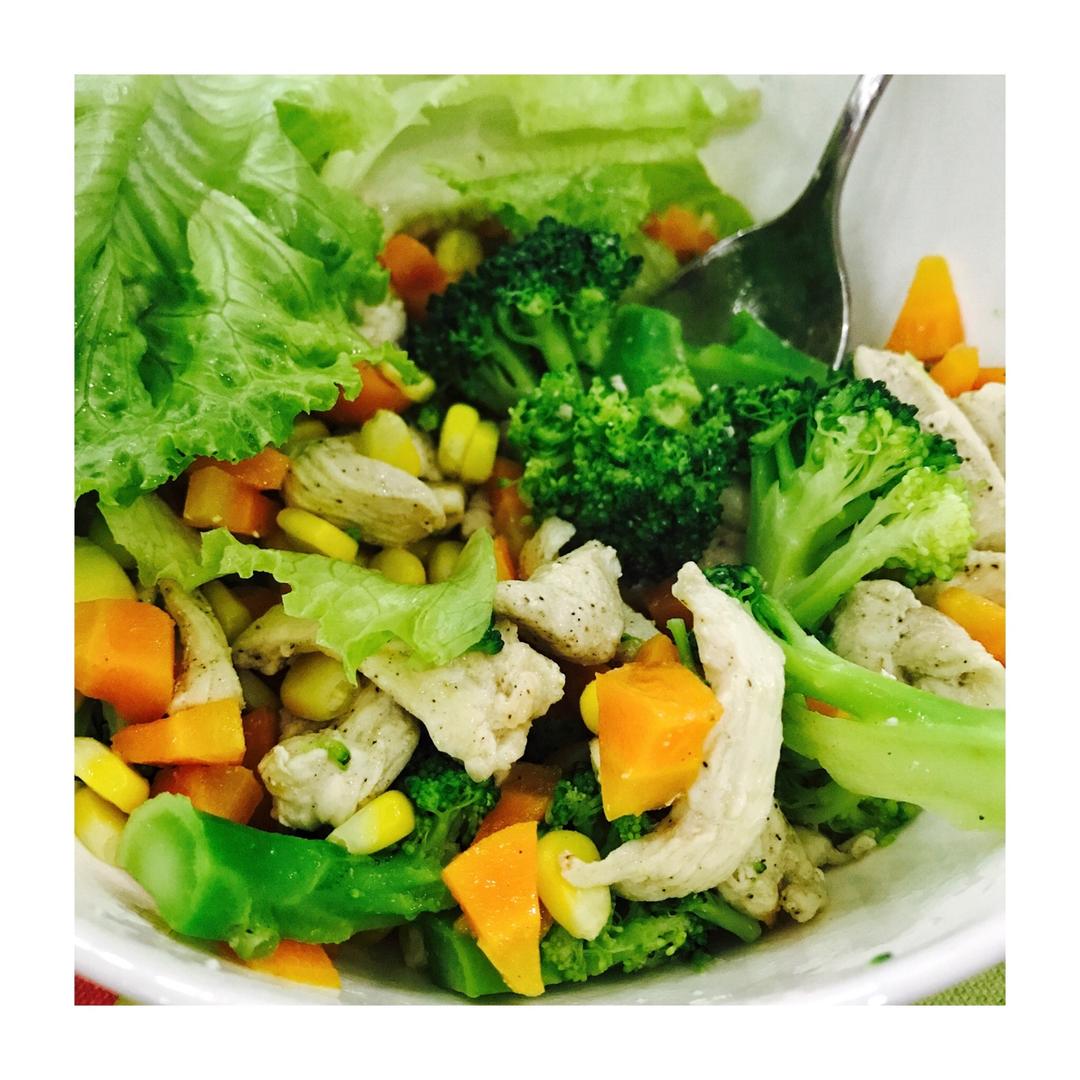 鸡肉蔬菜沙拉