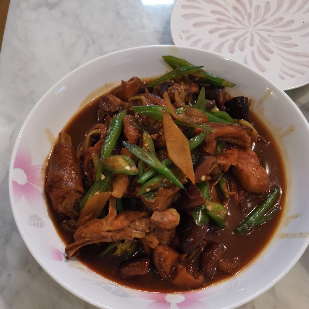 蘑菇炖鸡块