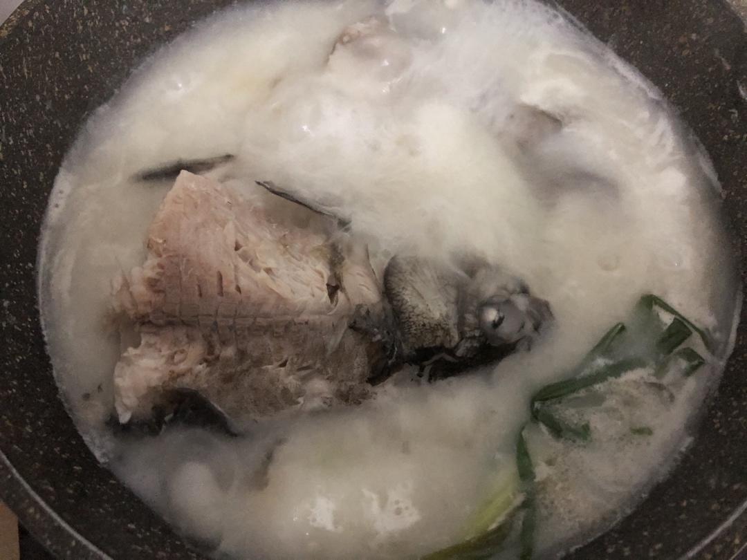 鲫鱼豆腐汤