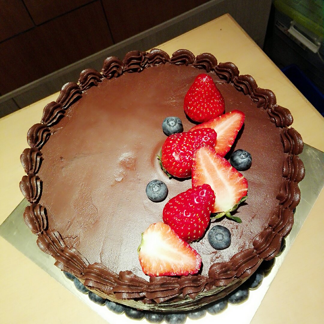 淋酱巧克力蛋糕！