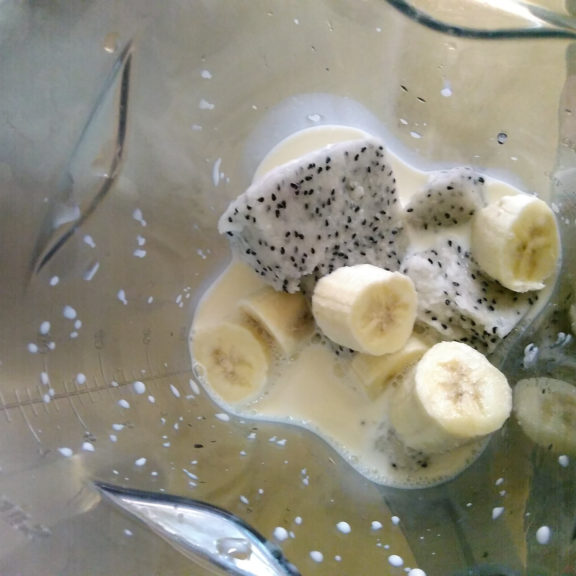 火龙果香蕉奶昔