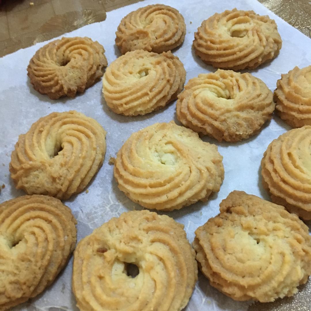 ayuyan做的蛋白霜饼干