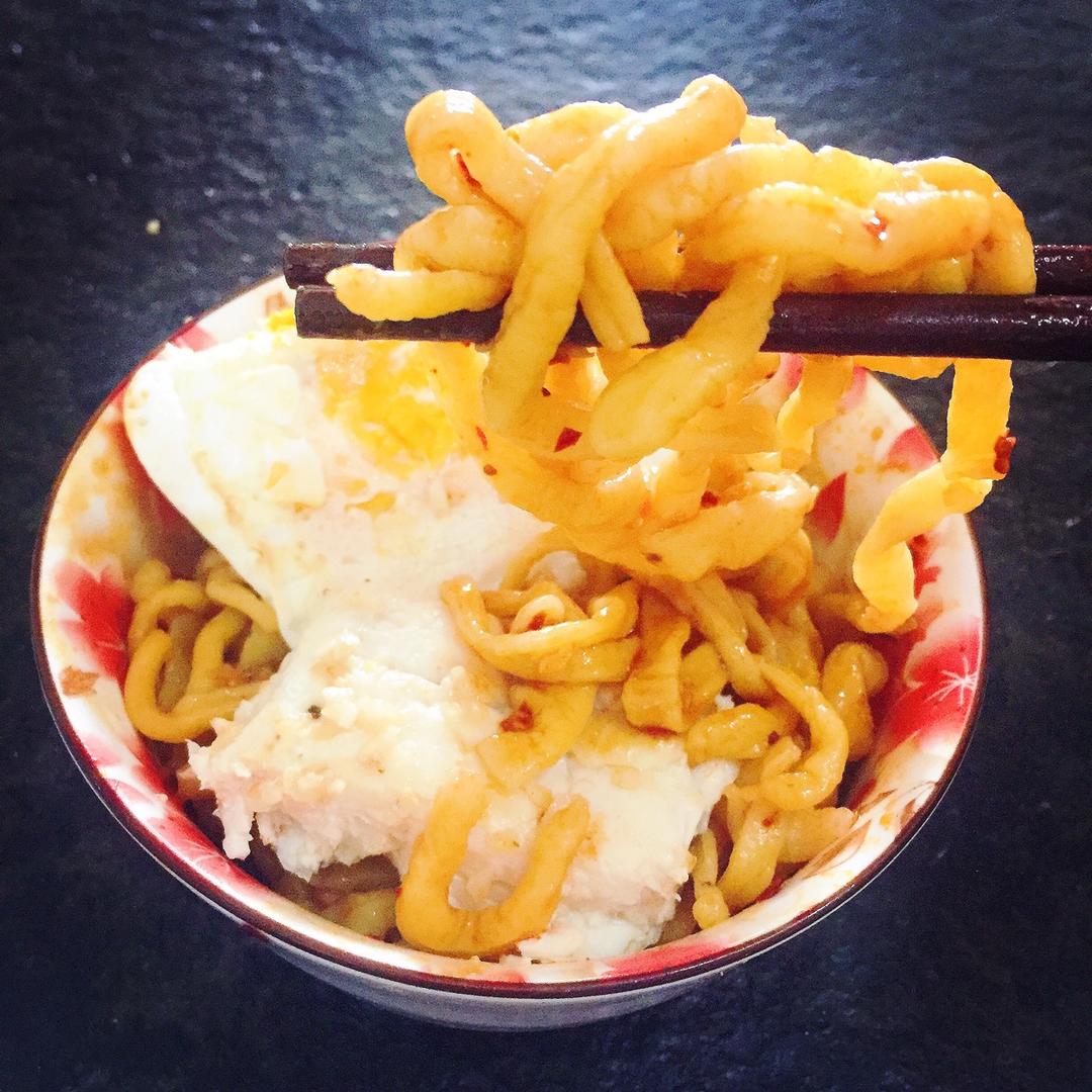 手擀面配鸡蛋酱Hand Make Noodles With Egg Sauce
