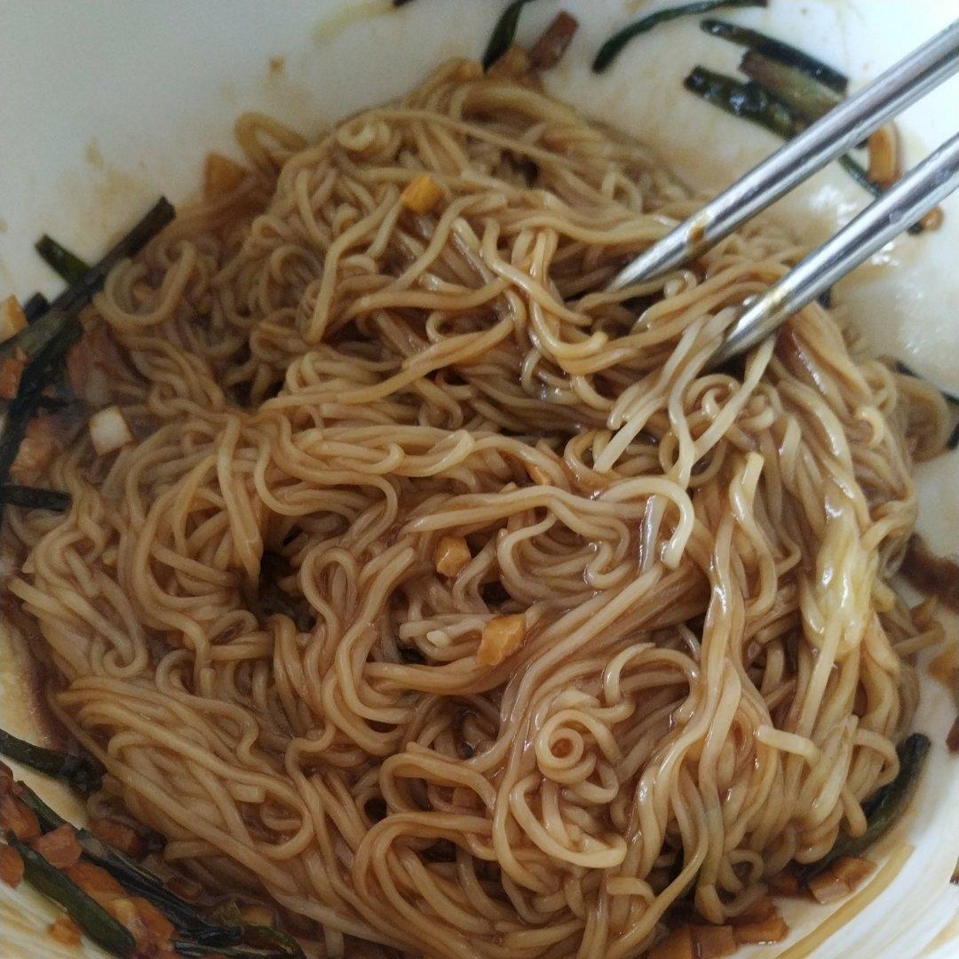 10分钟搞定的一碗葱油拌面
