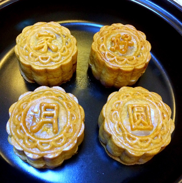 广式月饼——蛋黄莲蓉月饼