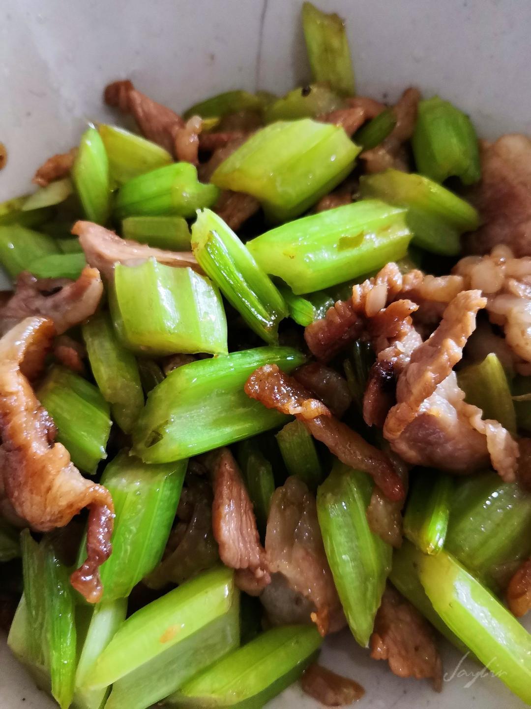 芹菜炒肉