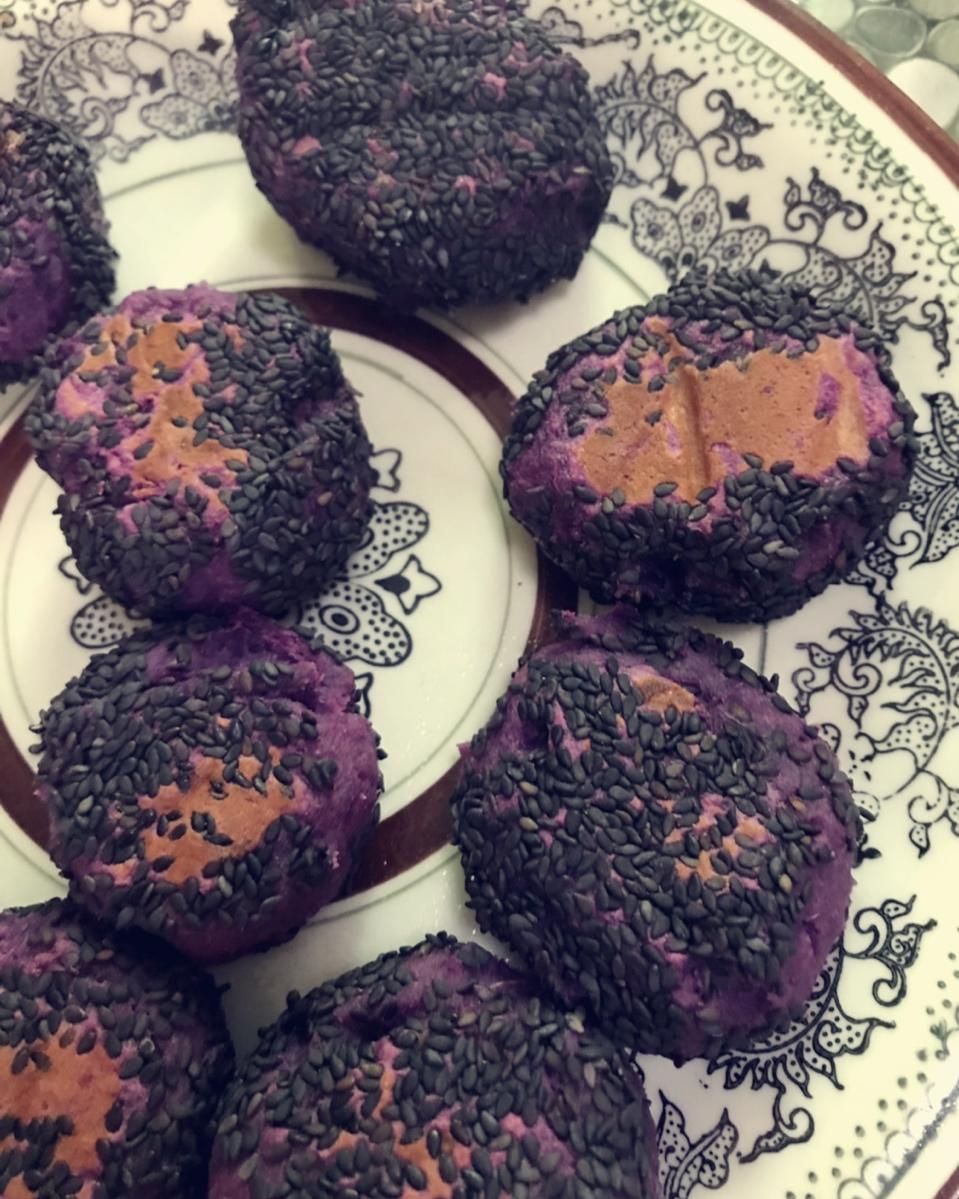 紫薯芝麻饼