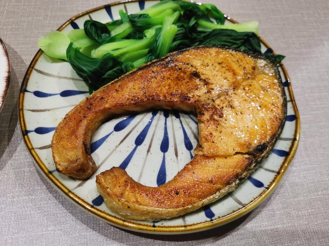 柠檬香煎三文鱼