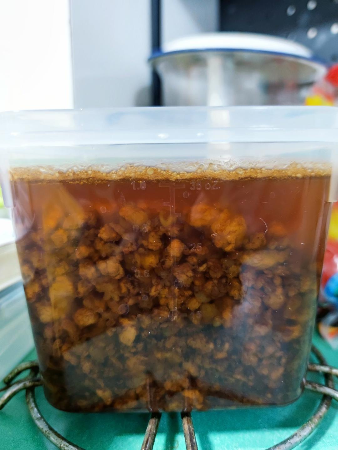 云南的焖肉米线的帽子😋