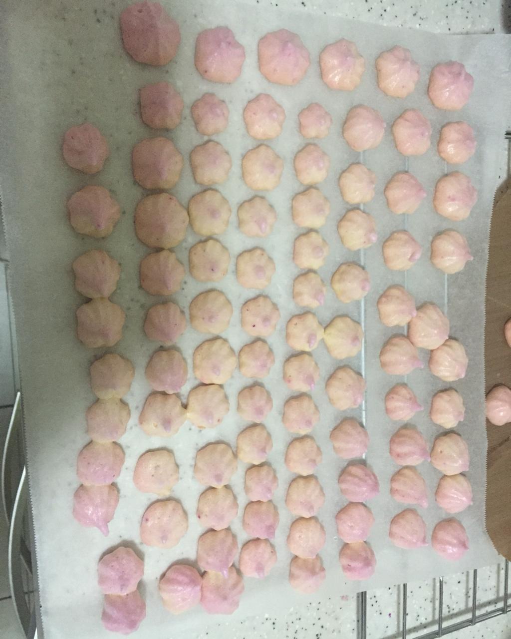 迷人的火龙果溶豆酸奶溶豆宝宝辅食