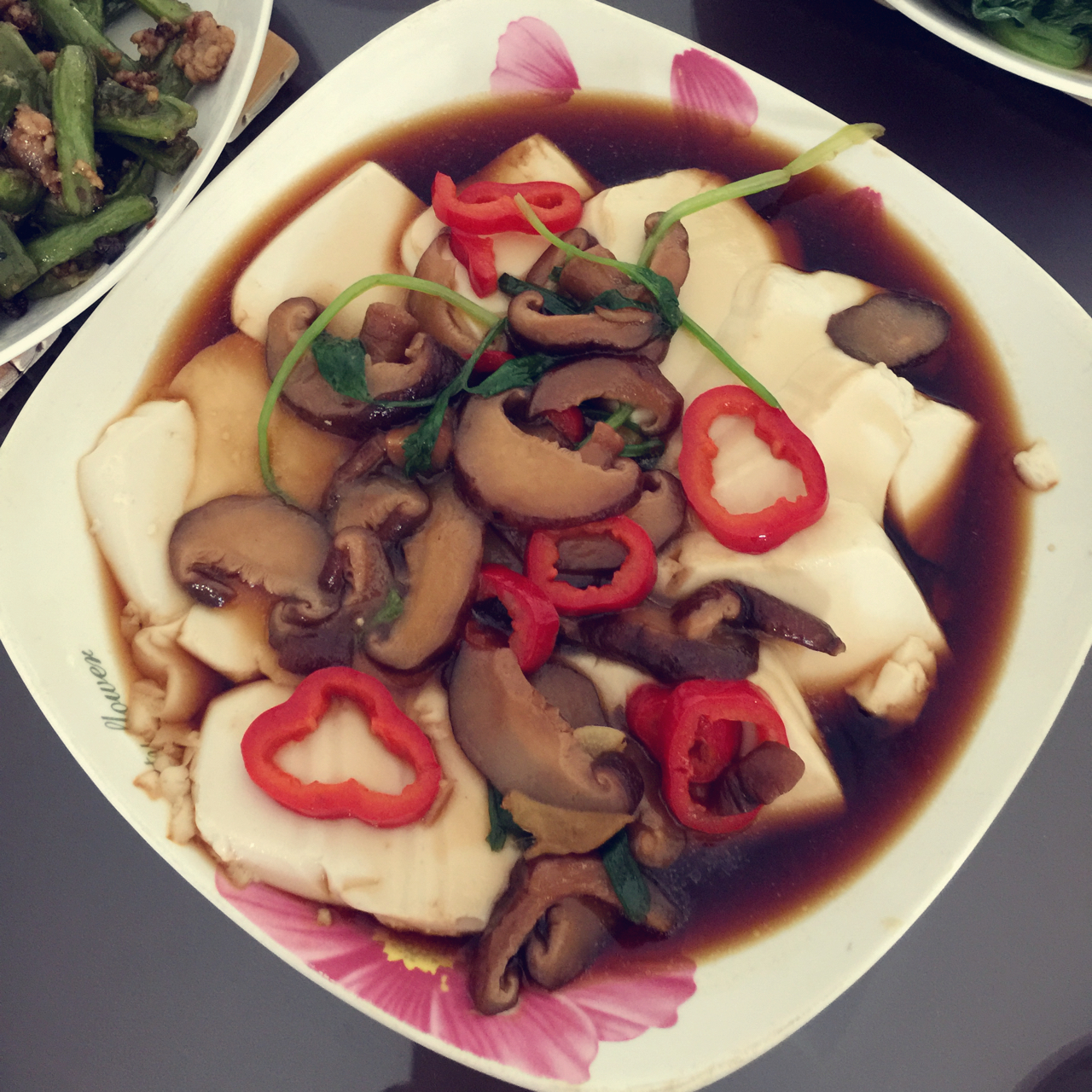 菇丝红椒蒸水豆腐