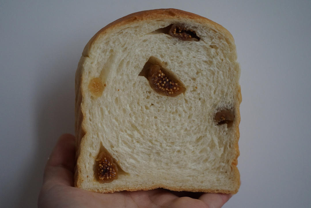 无花果黑麦吐司