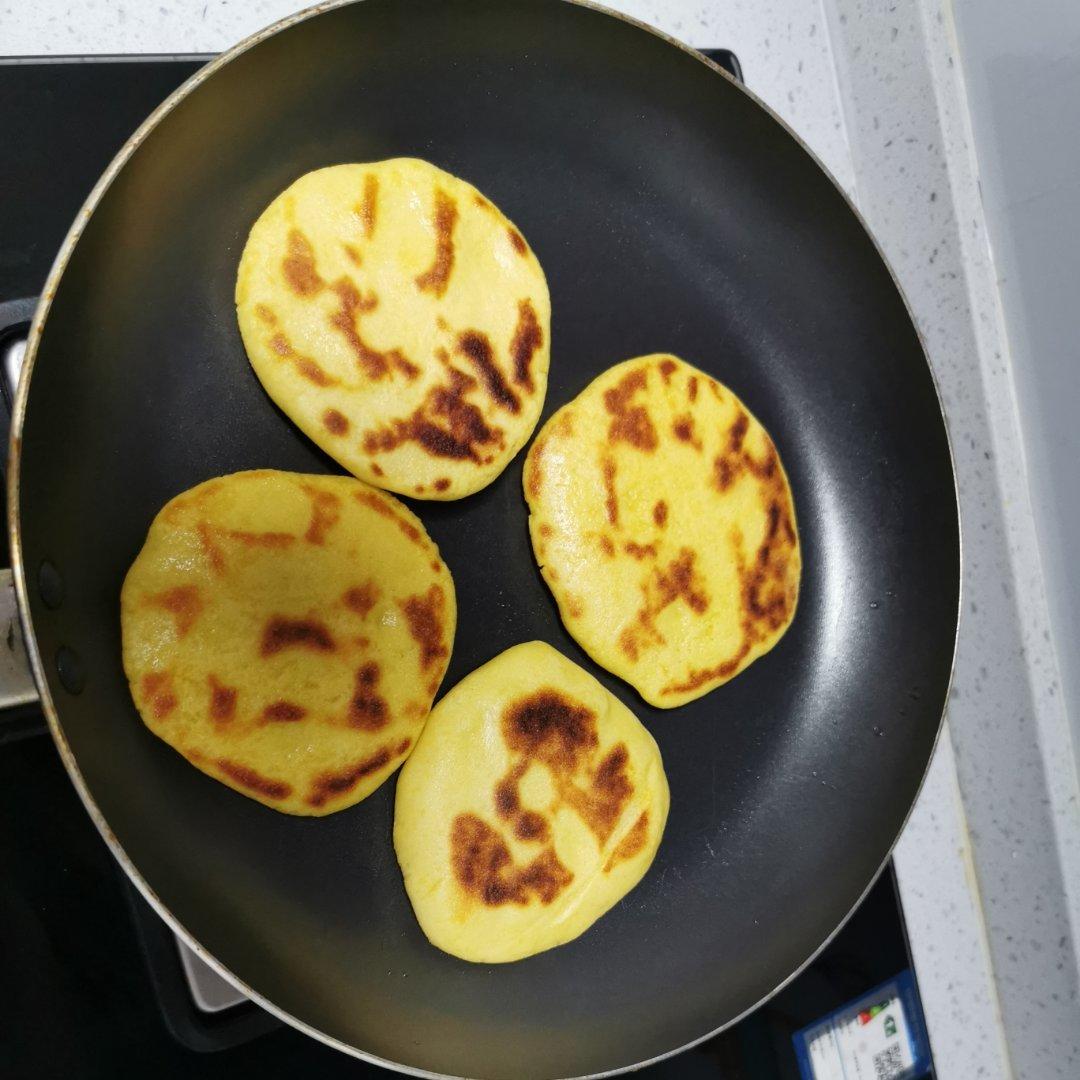 玉米面贴饼子