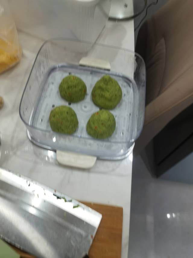 菠菜玉米面窝窝头