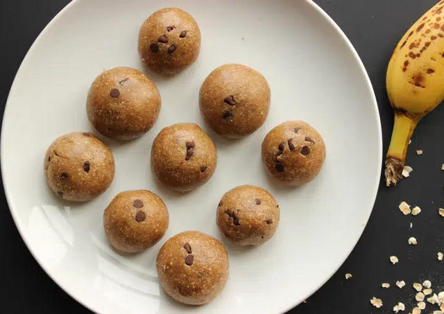 Banana bread cookie dough bites的做法