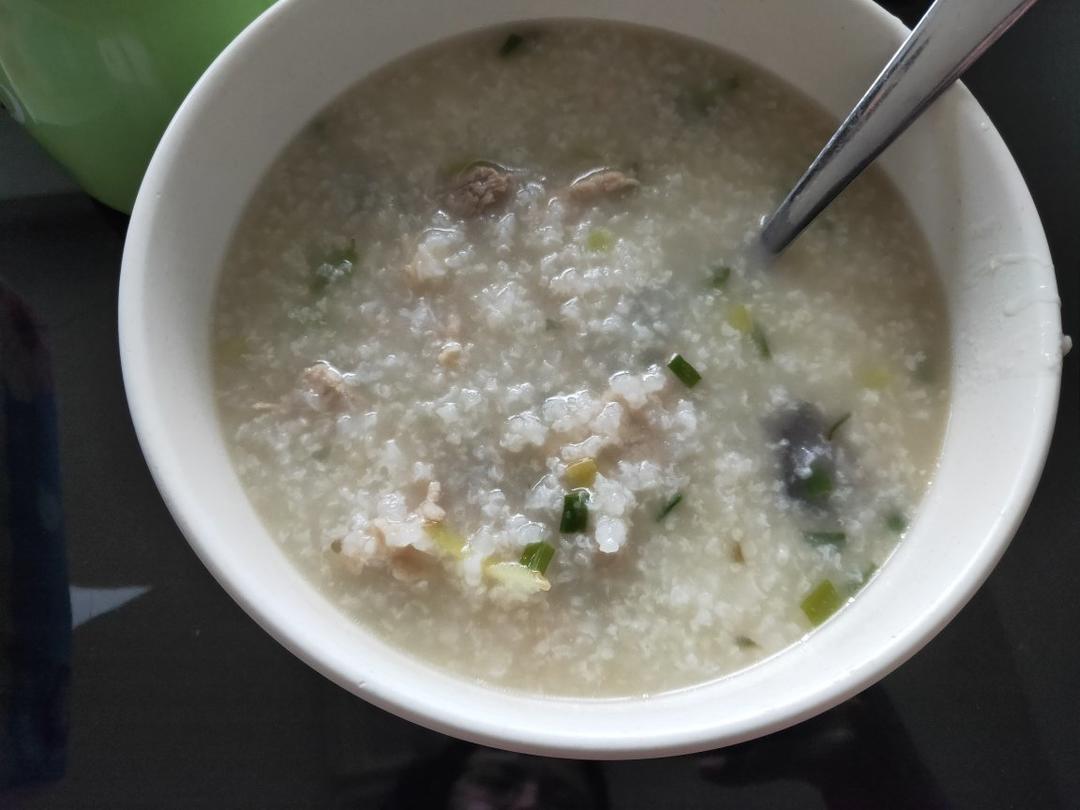 妈妈👩教我做的皮蛋瘦肉粥🥣简单快捷美味😋