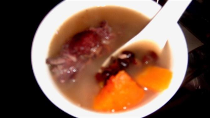 木瓜红豆龙骨汤的做法