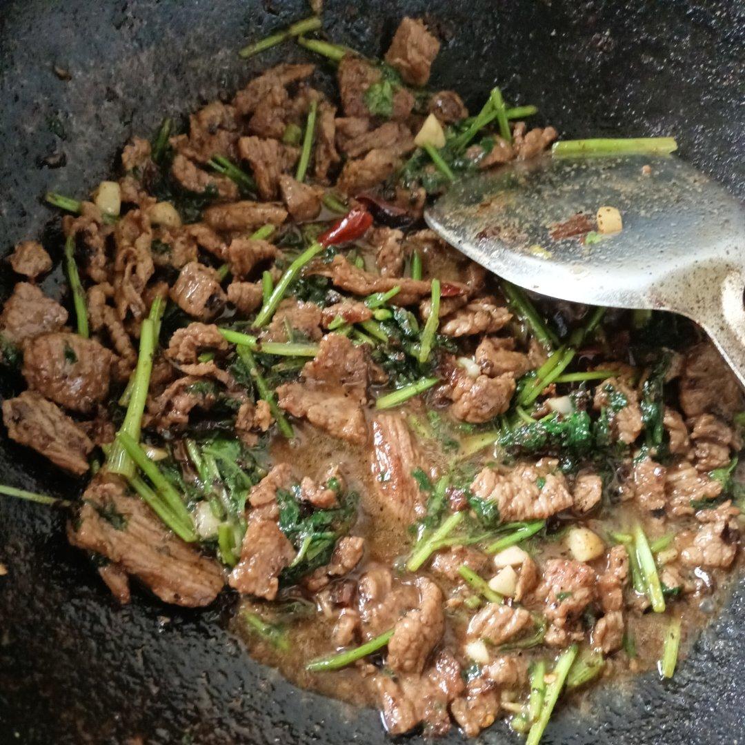香菜爆炒牛肉（主打嫩）