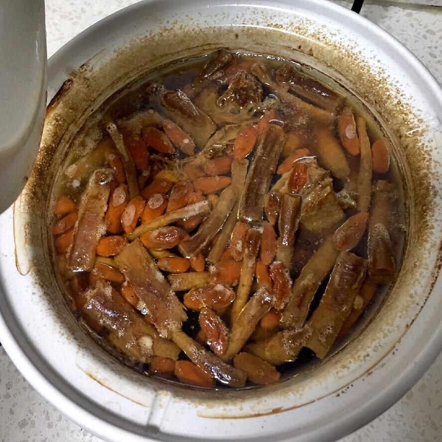 黄芪党参鸡汤