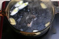黑豆海带牛尾汤的做法 步骤5