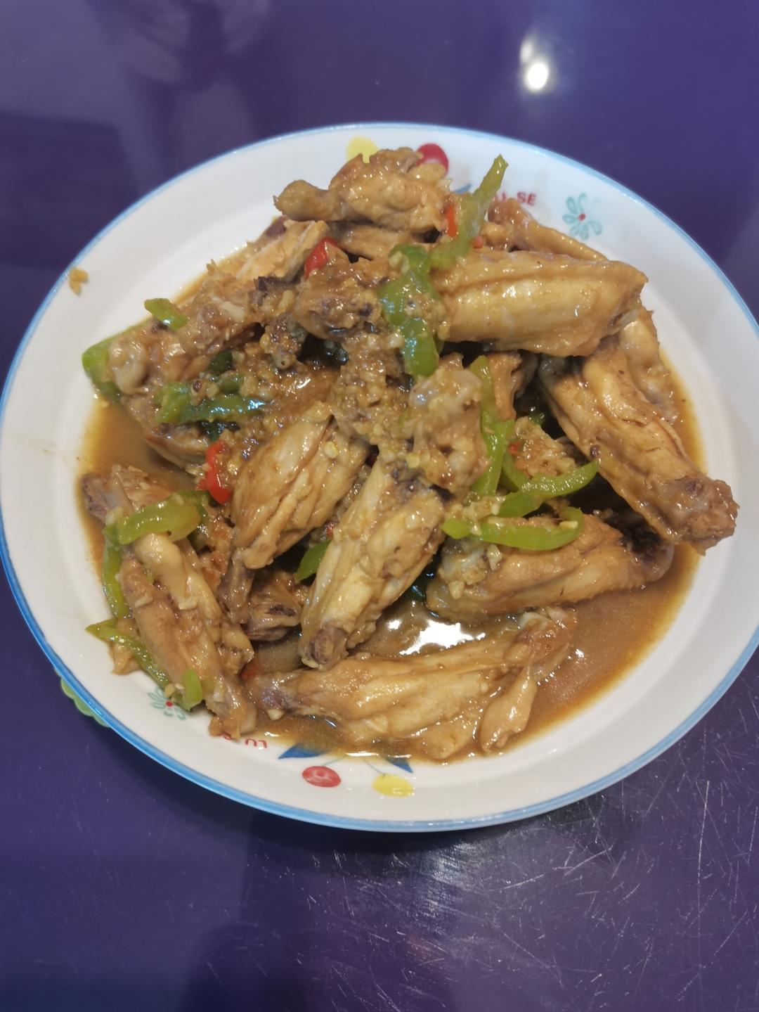 鸡翅这样做比可乐鸡翅还好吃100倍，连骨头都不放过