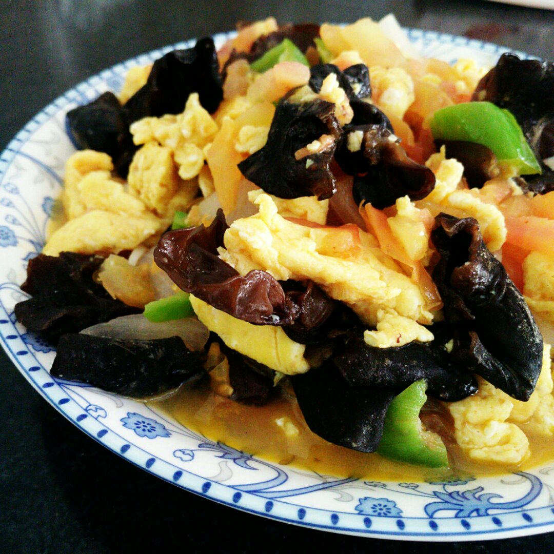 鸡蛋西红柿炒木耳辣椒