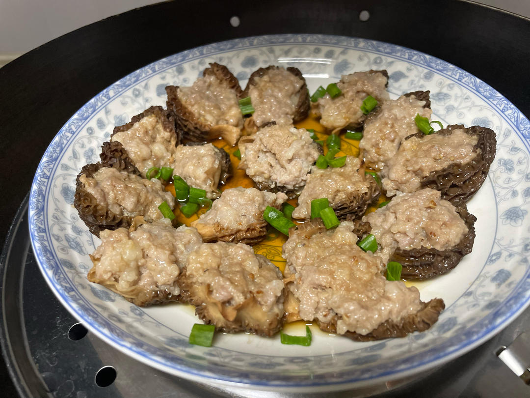 鲜甜的肉酿羊肚菌