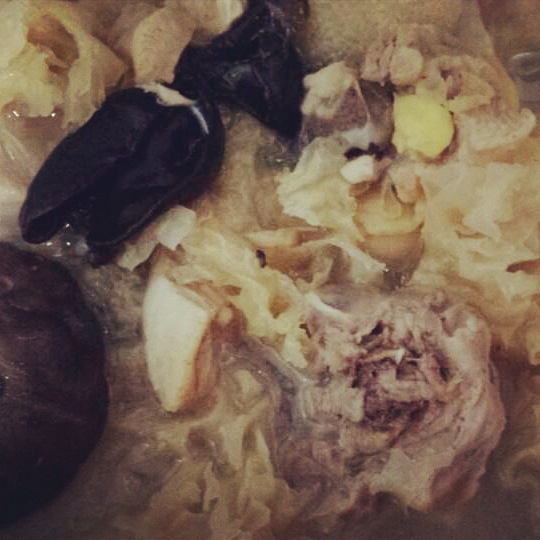 姬松茸竹荪菌菇鸡汤