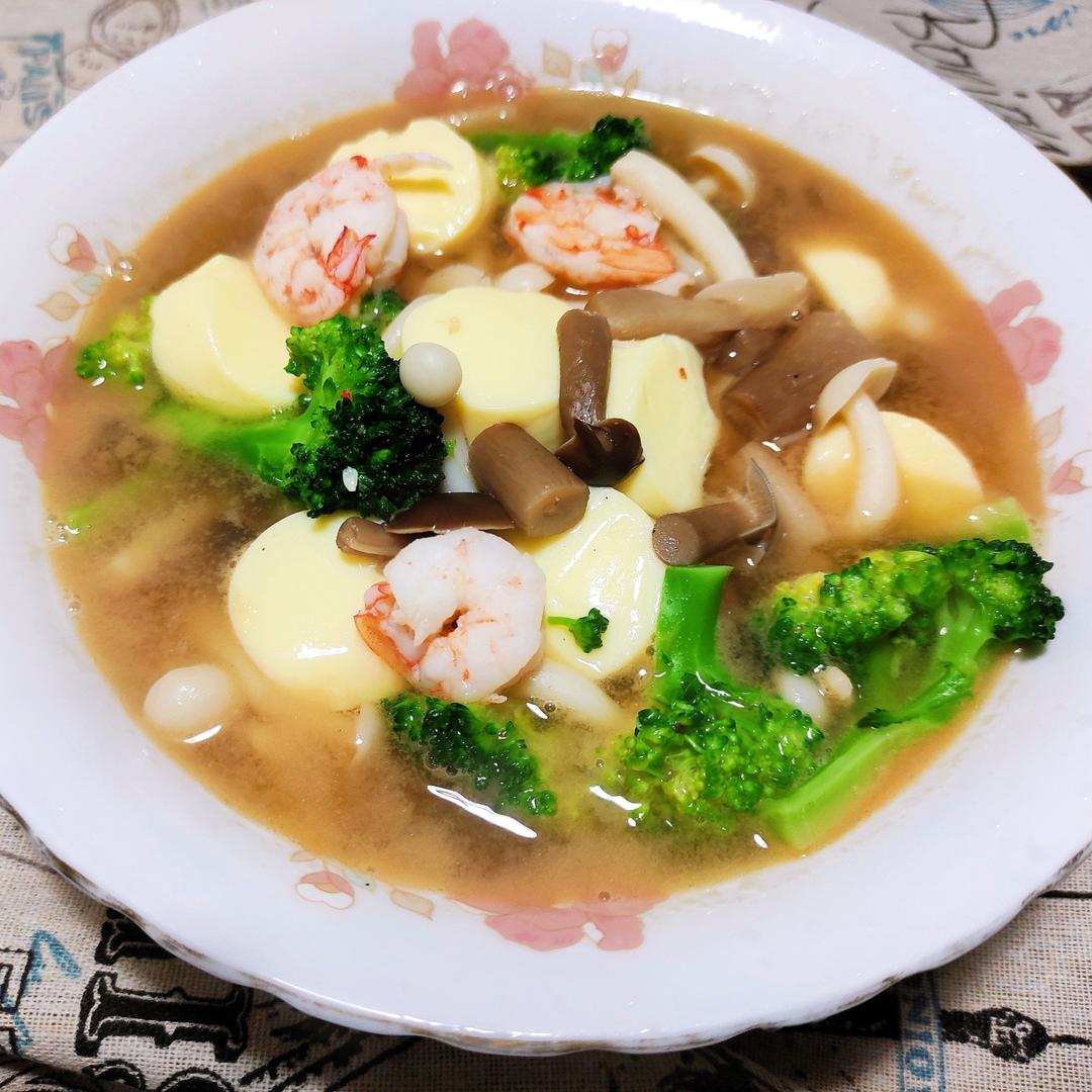 豆腐鲜虾菇菌汤