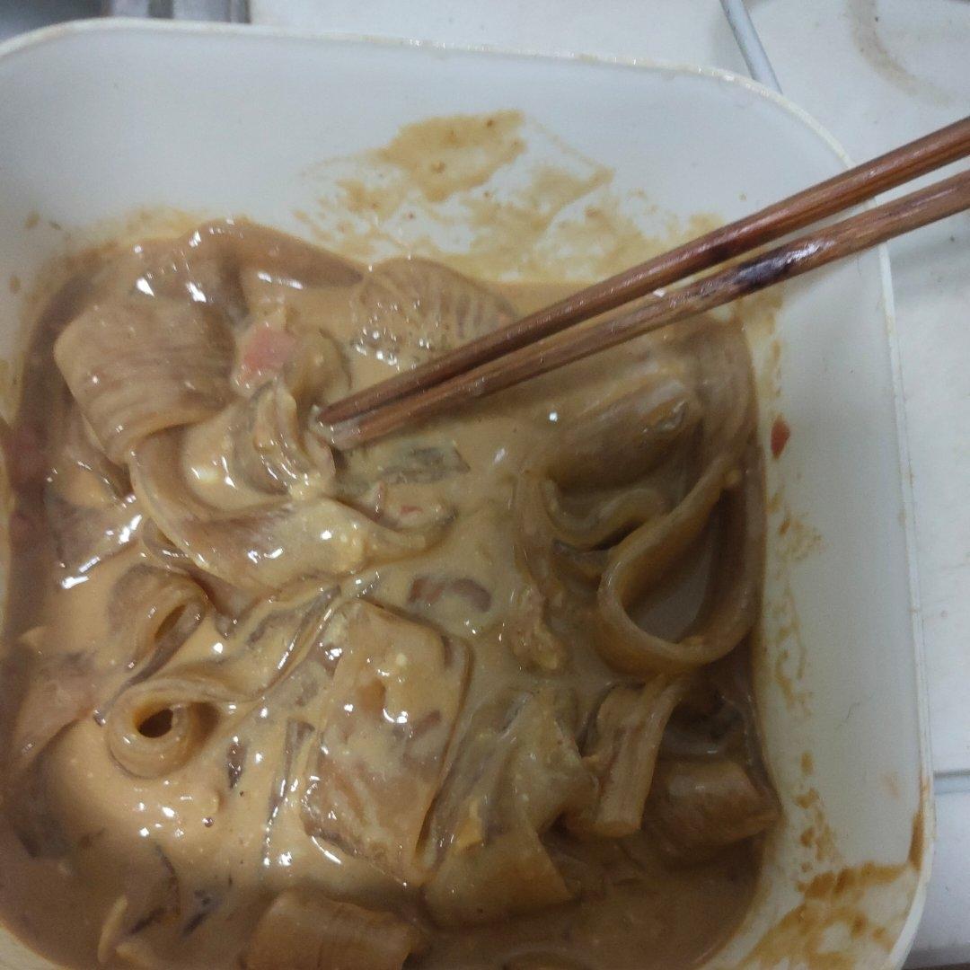 秒杀小夜市的麻酱流汁宽粉