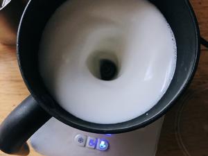没有蒸汽咖啡机，也可以打奶泡的8种方式的做法 步骤11